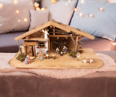 WEIHNACHTSKRIPPE AUS HOLZ MITTEL