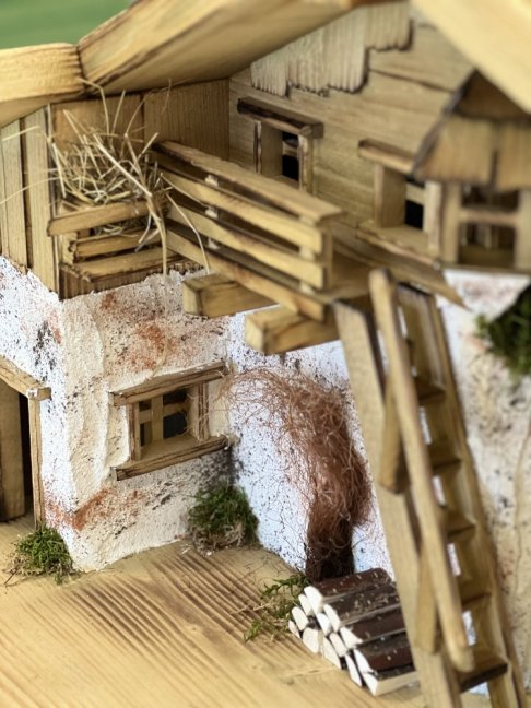 WEIHNACHTSKRIPPE MIT TURM GROß