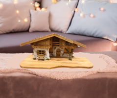 WEIHNACHTSKRIPPE MITTLEREN ALTERS MIT ZWEIG