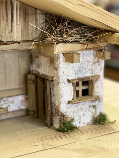 WEIHNACHTSKRIPPE MIT TURM GROß - Barva: BETLÉMOVÁ HNĚDÁ