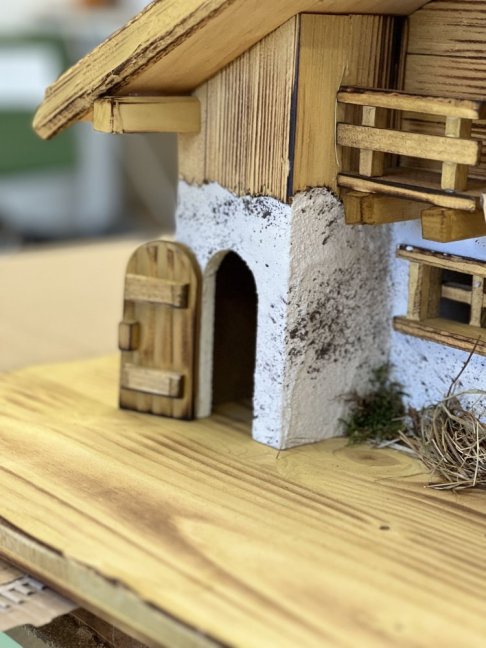 WEIHNACHTSKRIPPE MIT TURM KLEIN