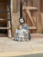 PASTÝŘ S DÍTĚTEM A OVEČKOU