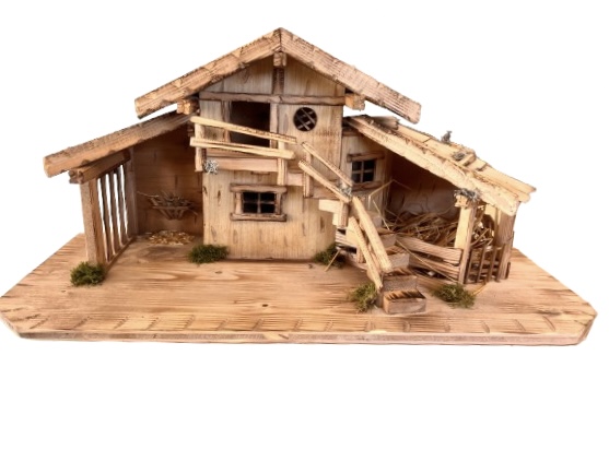 HOLZKRIPPE MIT GROßEM BRUNNEN