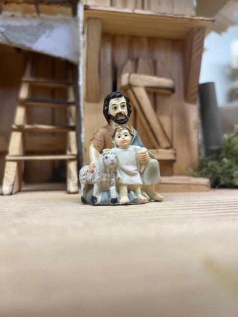 PASTÝŘ S DÍTĚTEM A OVEČKOU