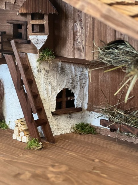 WEIHNACHTSKRIPPE MIT TURM GROß
